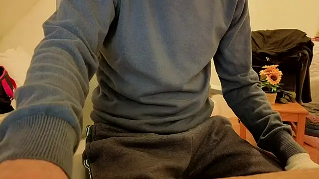 Snapshot of SteveStiffbone chatting on October 21, 2025, 9:47 pm SteveStiffbone online show from October 21, 2025, 9:47 pm