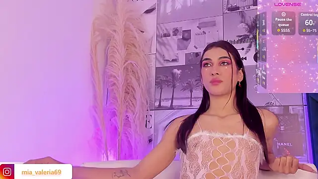 MiaCavallii  online show from November 27, 2025, 3:29 am