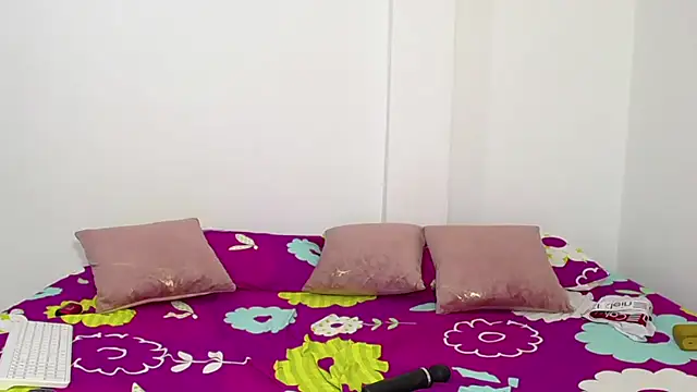 Snapshot of Lara_Jean01 chatting on January 3, 2025, 6:44 am Lara Jean01 online show from January 3, 2025, 6:44 am