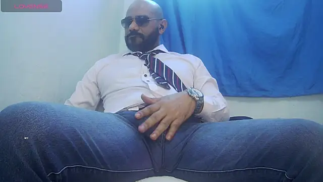 Snapshot of bruce_bigg chatting on May 4, 2026, 8:44 pm bruce bigg online show from May 4, 2026, 8:44 pm