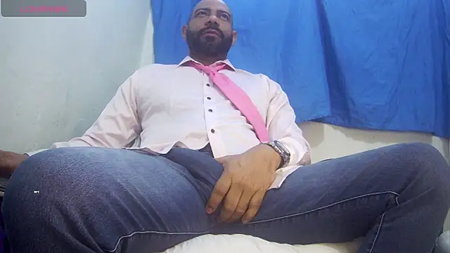 Snapshot of bruce_bigg chatting on May 7, 2026, 7:39 pm bruce bigg online show from May 7, 2026, 7:39 pm