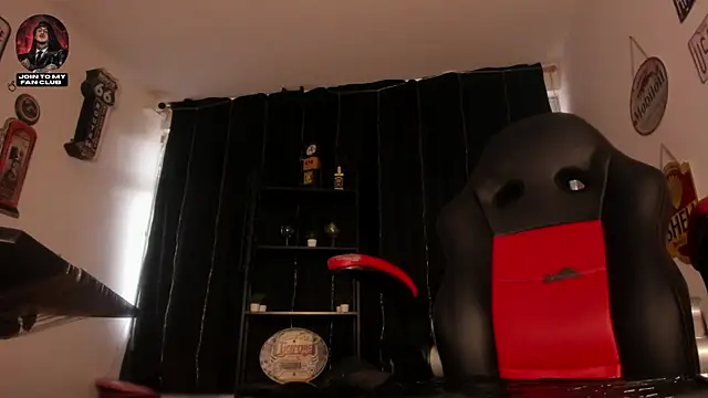 Snapshot of the_beast_master_ chatting on May 14, 2026, 8:39 pm the beast master online show from May 14, 2026, 8:39 pm