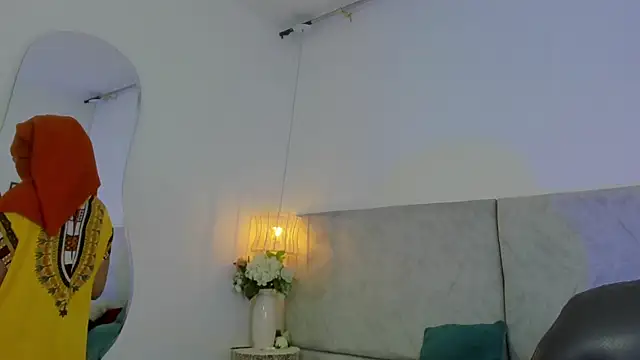 naomiii   online show from December 17, 2025, 11:37 am