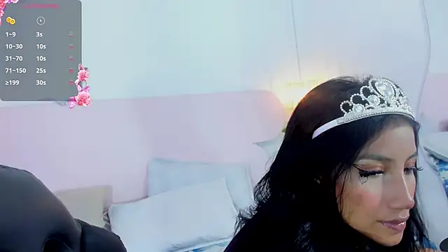 Snapshot of naomiii__ chatting on September 25, 2025, 12:11 pm naomiii online show from September 25, 2025, 12:11 pm