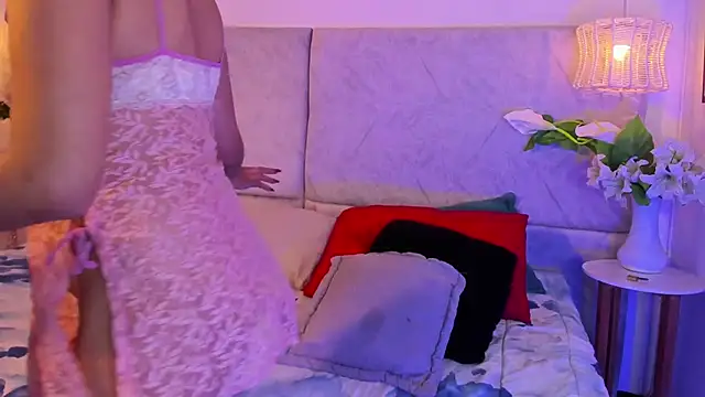 Snapshot of naomiii__ chatting on November 21, 2025, 11:42 am naomiii online show from November 21, 2025, 11:42 am