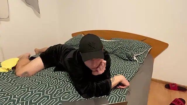 Antik online show from February 12, 2025, 11:30 pm