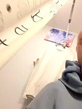 Antik online show from November 11, 2025, 9:53 pm