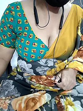 Snapshot of Yours_Radika chatting on February 5, 2025, 3:52 pm Yours Radika online show from February 5, 2025, 3:52 pm