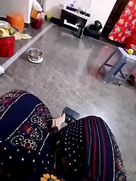 Snapshot of Yours_Radika chatting on November 21, 2025, 1:54 pm Yours Radika online show from November 21, 2025, 1:54 pm