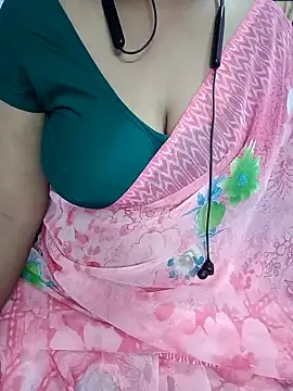 Snapshot of Yours_Radika chatting on January 17, 2025, 4:47 pm Yours Radika online show from January 17, 2025, 4:47 pm