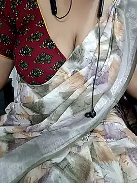 Snapshot of Yours_Radika chatting on February 1, 2025, 3:18 pm Yours Radika online show from February 1, 2025, 3:18 pm