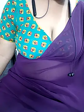 Snapshot of Yours_Radika chatting on February 12, 2025, 4:55 pm Yours Radika online show from February 12, 2025, 4:55 pm