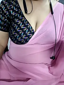 Snapshot of Yours_Radika chatting on February 7, 2025, 7:06 pm Yours Radika online show from February 7, 2025, 7:06 pm