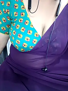 Snapshot of Yours_Radika chatting on February 8, 2025, 7:05 pm Yours Radika online show from February 8, 2025, 7:05 pm