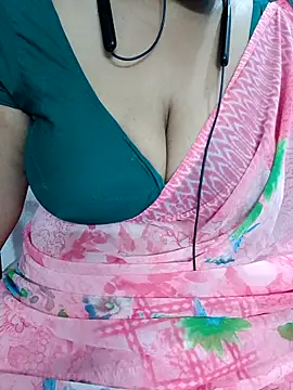 Snapshot of Yours_Radika chatting on February 19, 2025, 9:14 pm Yours Radika online show from February 19, 2025, 9:14 pm