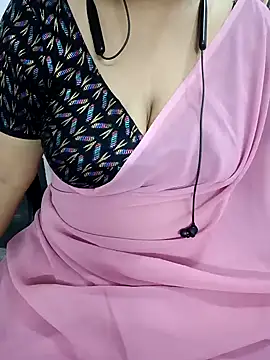 Snapshot of Yours_Radika chatting on January 3, 2025, 8:22 pm Yours Radika online show from January 3, 2025, 8:22 pm