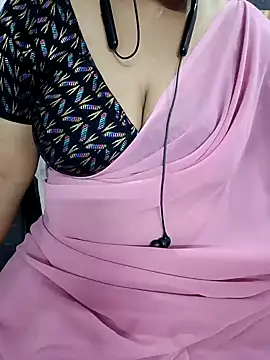 Snapshot of Yours_Radika chatting on February 3, 2025, 4:52 pm Yours Radika online show from February 3, 2025, 4:52 pm