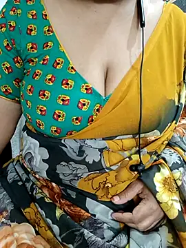 Snapshot of Yours_Radika chatting on February 25, 2025, 4:25 pm Yours Radika online show from February 25, 2025, 4:25 pm