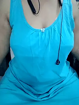 Snapshot of Yours_Radika chatting on January 13, 2025, 12:41 am Yours Radika online show from January 13, 2025, 12:41 am