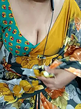 Snapshot of Yours_Radika chatting on February 25, 2025, 8:00 pm Yours Radika online show from February 25, 2025, 8:00 pm