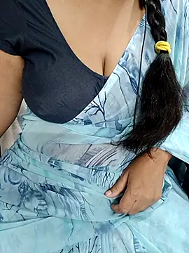 Snapshot of Yours_Radika chatting on March 12, 2025, 5:07 pm Yours Radika online show from March 12, 2025, 5:07 pm