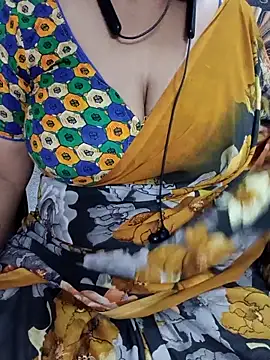 Snapshot of Yours_Radika chatting on February 18, 2025, 3:20 pm Yours Radika online show from February 18, 2025, 3:20 pm