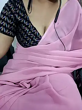 Snapshot of Yours_Radika chatting on January 8, 2025, 8:18 pm Yours Radika online show from January 8, 2025, 8:18 pm