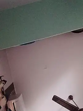 Snapshot of Yours_Radika chatting on February 20, 2025, 5:01 am Yours Radika online show from February 20, 2025, 5:01 am