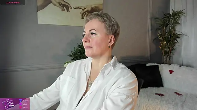 Nika Smit online show from February 14, 2025, 11:31 am