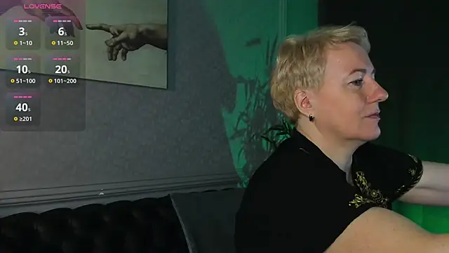 Nika Smit online show from November 30, 2025, 4:57 am