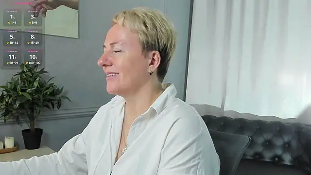 Nika Smit online show from September 12, 2025, 9:09 am