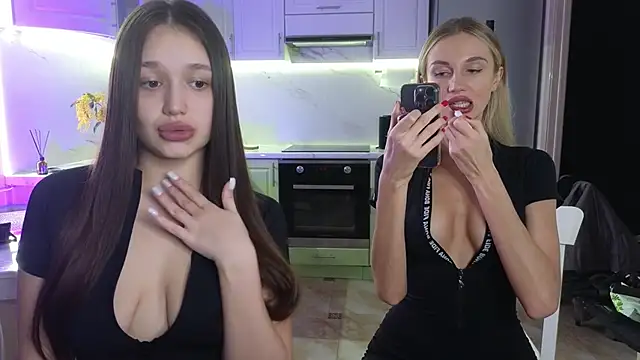 Snapshot of Megan_Kira chatting on February 24, 2025, 11:21 am Megan Kira online show from February 24, 2025, 11:21 am