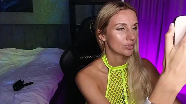 Megan Kira online show from February 3, 2026, 11:48 am