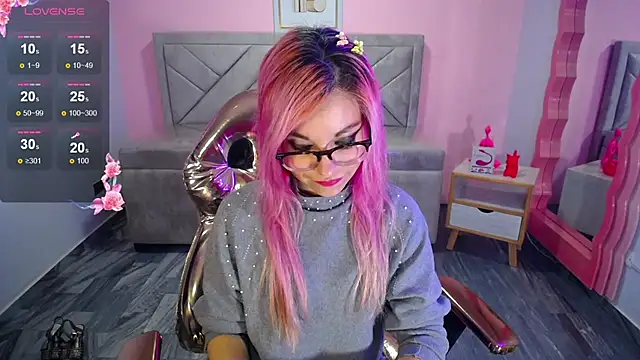 abril ch  online show from November 10, 2025, 10:53 am