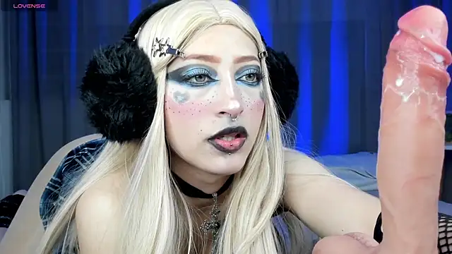 Snapshot of Blue_berry1 chatting on February 20, 2025, 7:23 am Blue berry1 online show from February 20, 2025, 7:23 am