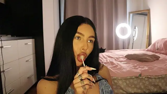 IvyKaelani online show from April 3, 2026, 12:00 pm