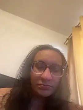 Snapshot of gloria7v05 chatting on April 15, 2026, 2:21 pm gloria7v05 online show from April 15, 2026, 2:21 pm