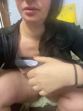 Snapshot of gloria7v05 chatting on October 31, 2025, 3:41 pm gloria7v05 online show from October 31, 2025, 3:41 pm