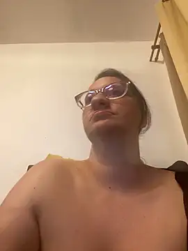 Snapshot of gloria7v05 chatting on March 10, 2026, 2:15 am gloria7v05 online show from March 10, 2026, 2:15 am