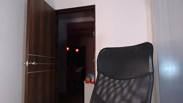 mistressbigcock777 online show from September 18, 2025, 7:11 am