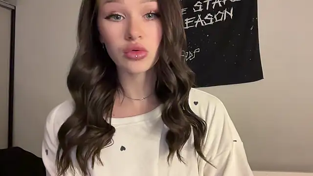 Snapshot of ur_molly chatting on November 18, 2025, 12:08 pm ur molly online show from November 18, 2025, 12:08 pm