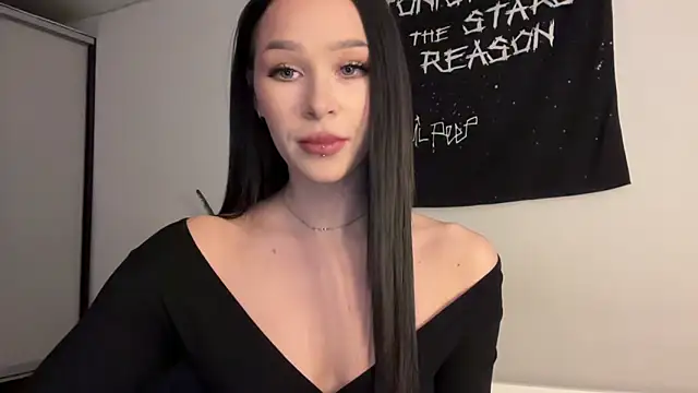 Snapshot of ur_molly chatting on December 18, 2025, 9:03 am ur molly online show from December 18, 2025, 9:03 am