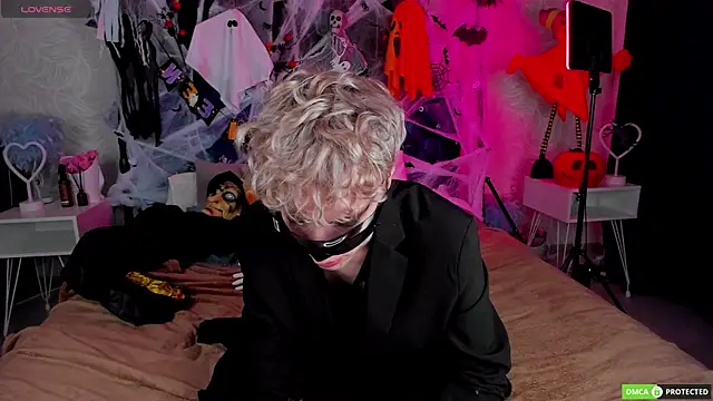 TrevorBenson online show from October 31, 2025, 3:25 am