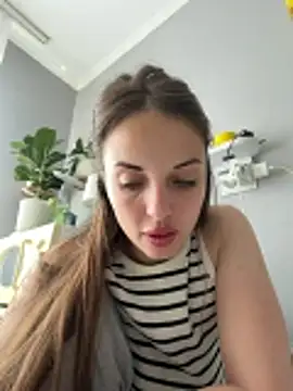 Snapshot of AmiLavs chatting on May 21, 2026, 8:34 am AmiLavs online show from May 21, 2026, 8:34 am