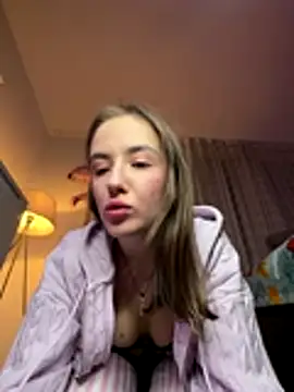 Snapshot of EmilyWi_ chatting on December 15, 2025, 10:04 pm EmilyWi online show from December 15, 2025, 10:04 pm