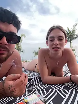 Snapshot of MrAndMrsSavage chatting on April 16, 2026, 2:51 pm MrAndMrsSavage online show from April 16, 2026, 2:51 pm