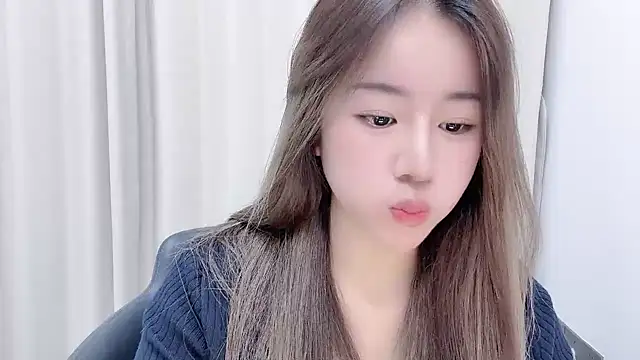 chloe-01 online show from January 24, 2025, 12:41 pm