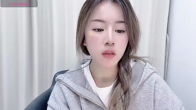 chloe-01 online show from December 2, 2024, 4:05 am