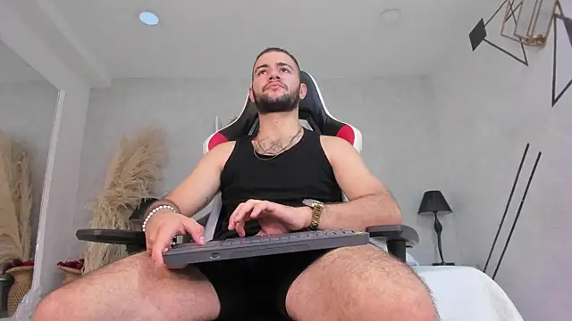 MaximusDick1  online show from May 17, 2026, 12:16 pm