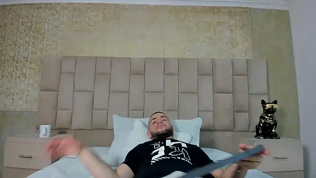 MaximusDick1  online show from October 12, 2025, 3:52 am